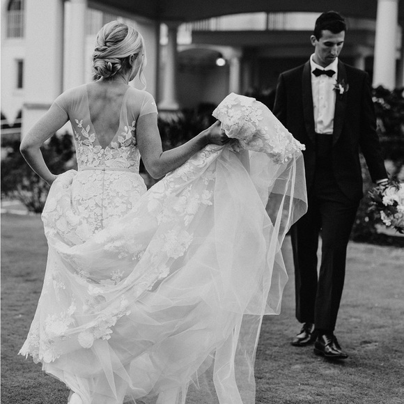 Couture Mira Zwillinger Messa wedding gown with a custom build up. - Picture 4 of 5